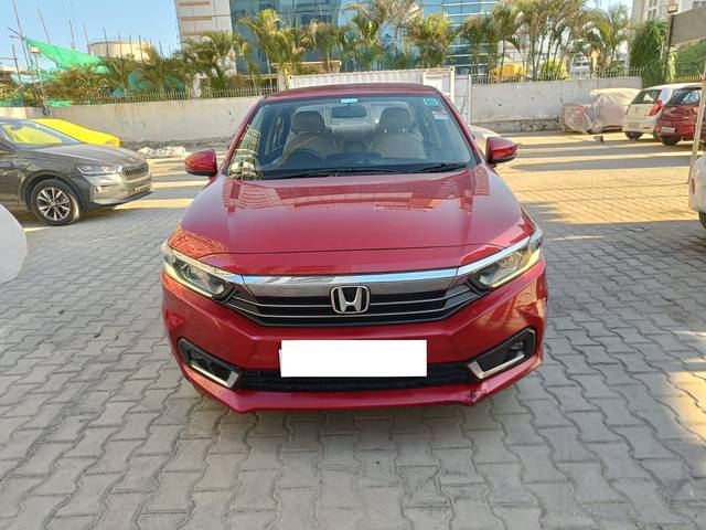 https://images10.gaadi.com/usedcar_image/3947224/original/processed_bac5fc2ba28f2cf09dbf3dc868b4b94c.jpeg?imwidth=6401