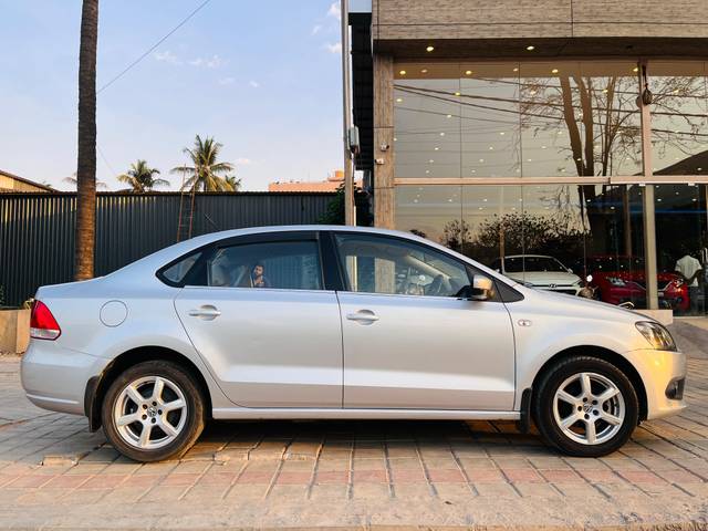 https://images10.gaadi.com/usedcar_image/3948761/original/72032f77e7d7b1fbe501665a74965ae0.jpg?imwidth=6401