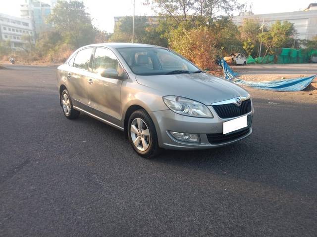 https://images10.gaadi.com/usedcar_image/3950464/original/processed_bf74a6918556d92046d4ecdaf1335880.jpg?imwidth=6400