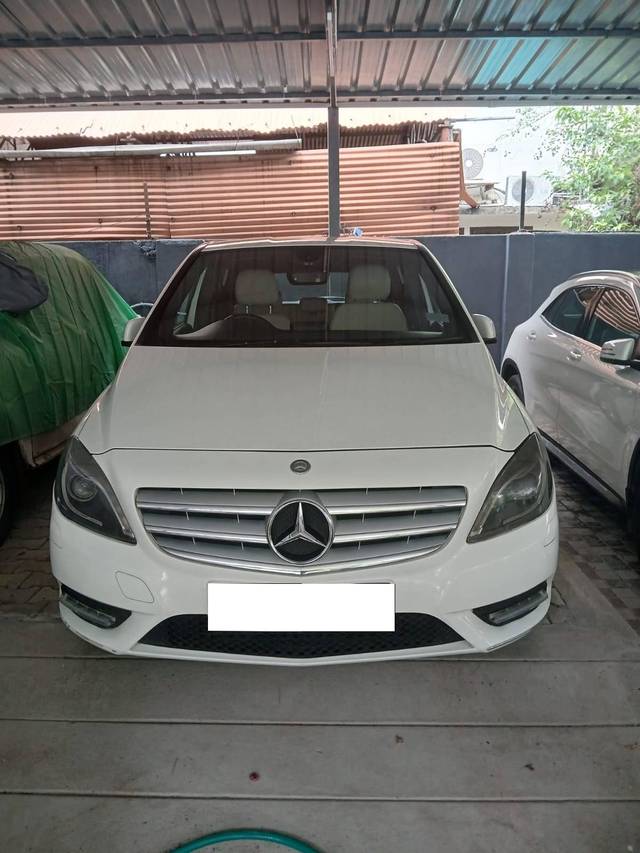 https://images10.gaadi.com/usedcar_image/3954278/original/processed_f2a780b980a2de2bd33d60e7a554cde6.jpg?imwidth=6401