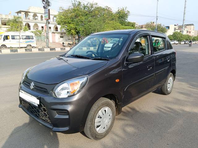 https://images10.gaadi.com/usedcar_image/3954616/original/processed_27cb175f77e4636fe9bfbc9a53634cc7.jpg?imwidth=6400