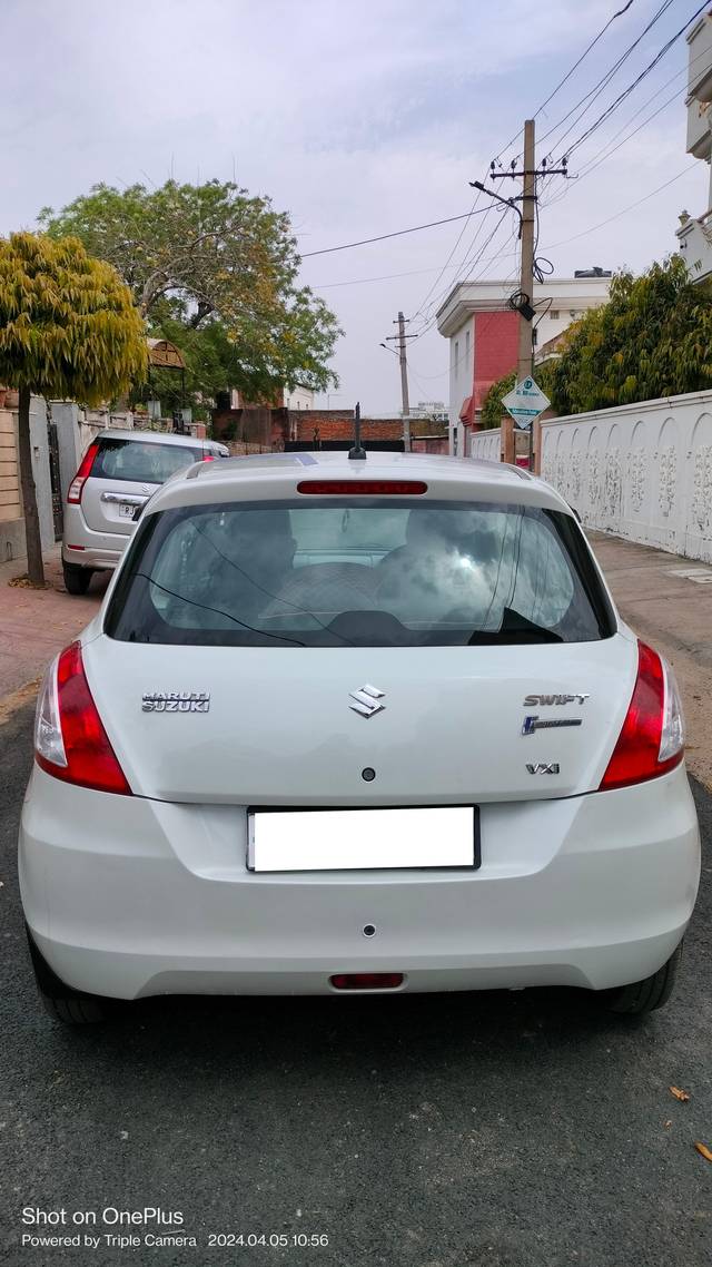 https://images10.gaadi.com/usedcar_image/3955962/original/processed_9c2da8496b702553d877eb70cdf26eac.jpg?imwidth=6402