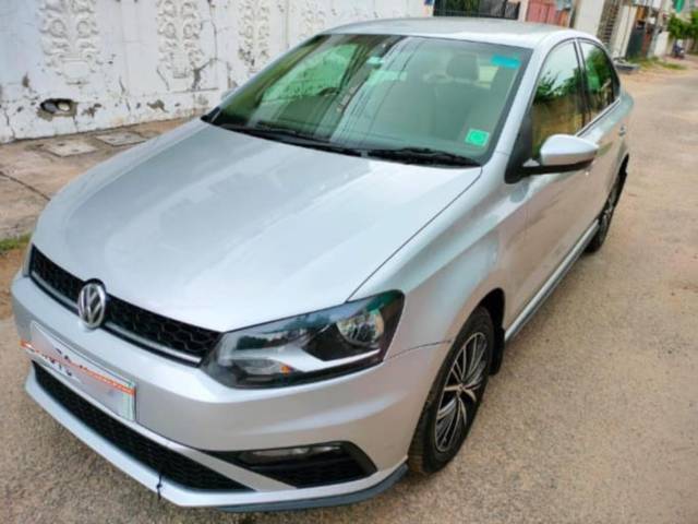 https://images10.gaadi.com/usedcar_image/3956981/original/processed_1ffe5cdc147731ed6a1000b3bdfb0a2f.jpg?imwidth=6400