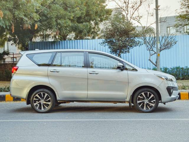 https://images10.gaadi.com/usedcar_image/3958647/original/cec53ecd03f7753bfe9a266f02f9b391.jpg?imwidth=6401