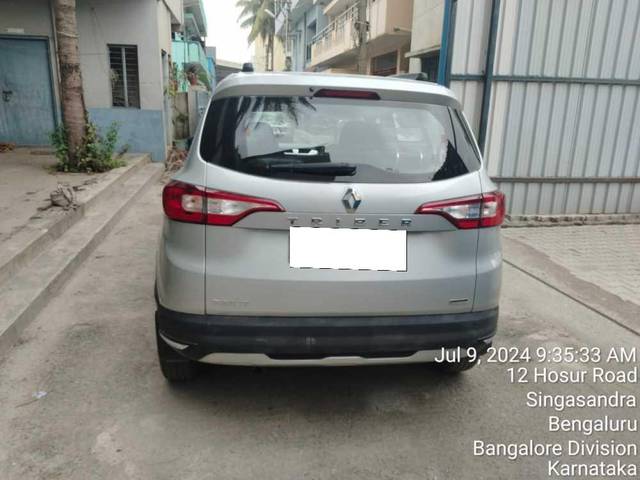 https://images10.gaadi.com/usedcar_image/3959446/original/processed_589f86a71ba8dd9aaf12228d5f06bc59.jpg?imwidth=6402