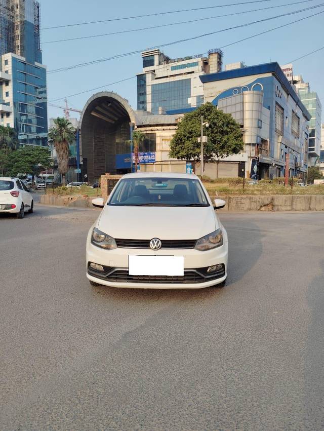 https://images10.gaadi.com/usedcar_image/3959673/original/processed_d0564e158f1d3cd3d64d51d092fd2eb9.jpg?imwidth=6400