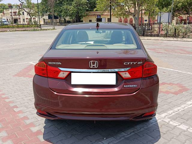 https://images10.gaadi.com/usedcar_image/3959970/original/processed_7e9ac43e0aca4784a4519e5528d00c2f.jpg?imwidth=6401