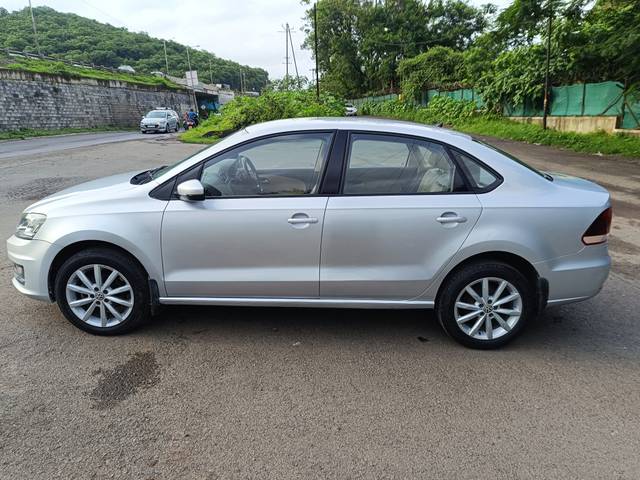 https://images10.gaadi.com/usedcar_image/3960043/original/ca8bb2ee7661b6c0efff6dbf4e073e72.jpg?imwidth=6402