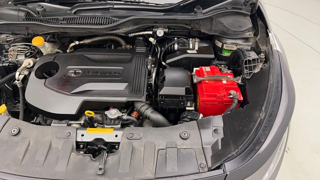 Second-hand 2022 Tata Altroz XZ Plus for sale in Kolkata-24