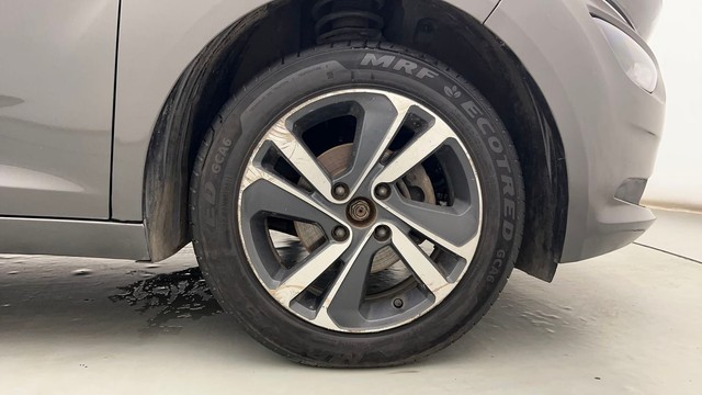 Second-hand 2022 Tata Altroz XZ Plus for sale in Kolkata-17