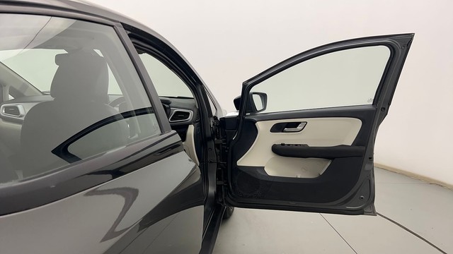 Second-hand 2022 Tata Altroz XZ Plus for sale in Kolkata-16