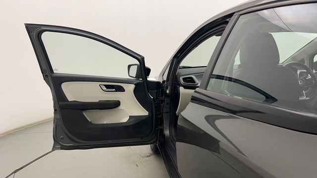 Second-hand 2022 Tata Altroz XZ Plus for sale in Kolkata-33