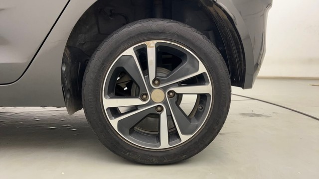 Second-hand 2022 Tata Altroz XZ Plus for sale in Kolkata-19