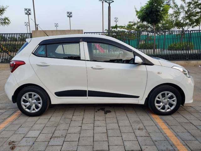 https://images10.gaadi.com/usedcar_image/3961536/original/ffcf80b83cfc51761bac67d41ede471d.jpg?imwidth=6401