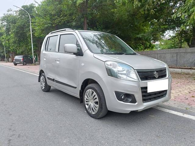 https://images10.gaadi.com/usedcar_image/3963217/original/processed_060ffe7b743bea18f01668c391681a1b.jpg?imwidth=6402