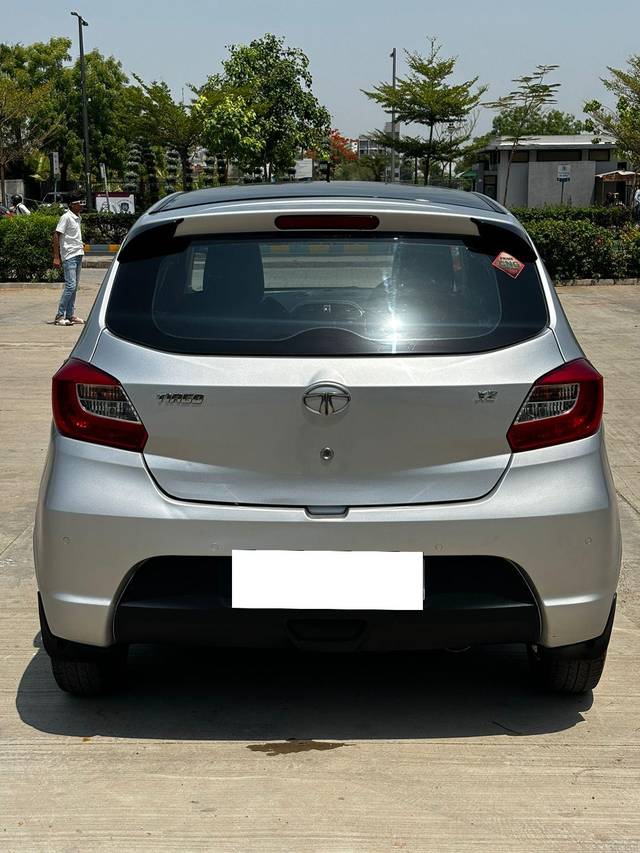 https://images10.gaadi.com/usedcar_image/3963405/original/processed_63492e527f9caac1f27ddd5f591652fd.jpg?imwidth=6402