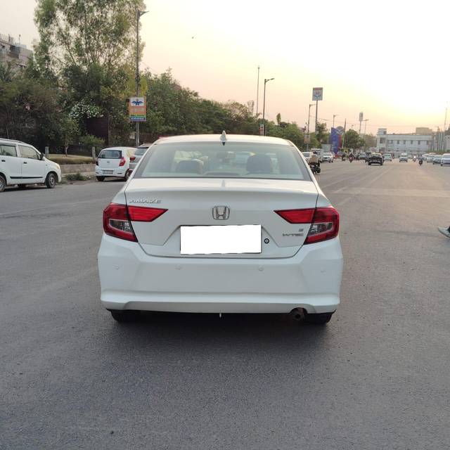 https://images10.gaadi.com/usedcar_image/3965422/original/processed_50ca52b0461d2d1e52c8a4a851d873b2.jpg?imwidth=6402