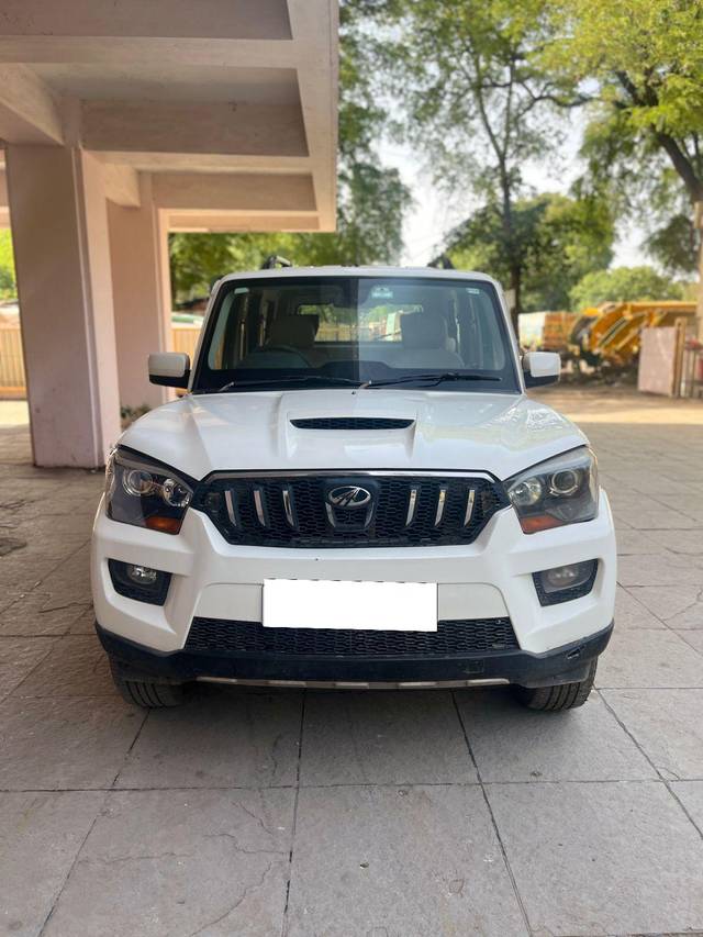 https://images10.gaadi.com/usedcar_image/3968630/original/processed_59812f0ddf3c22585142107b907ab18a.jpg?imwidth=6400