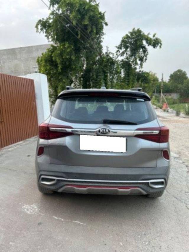 https://images10.gaadi.com/usedcar_image/3968821/original/processed_e555e358-3337-4e3d-aa31-f2e66f6042f2.jpg?imwidth=6401