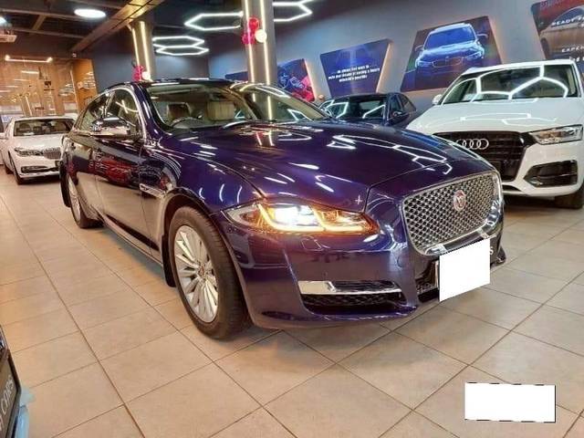 https://images10.gaadi.com/usedcar_image/3969392/original/processed_b1bc80c19188673e1d8348fce740c66b.jpg?imwidth=6401