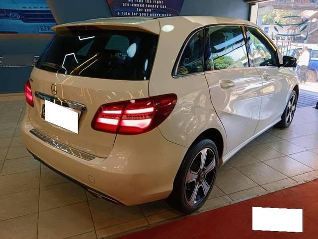 https://images10.gaadi.com/usedcar_image/3969401/original/processed_e871da4733f1d7d17010d9bd4872d157.jpg?imwidth=6402