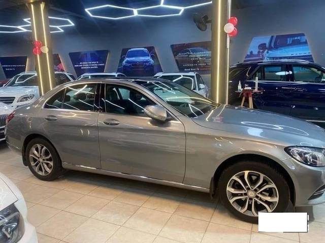 https://images10.gaadi.com/usedcar_image/3969414/original/processed_bdde3a05a1248a2cccf59eb9e06020d5.jpg?imwidth=6402