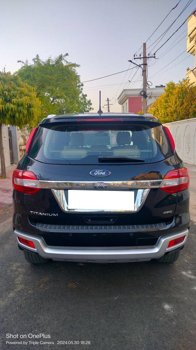 https://images10.gaadi.com/usedcar_image/3969794/original/processed_66da8e926cc0984eb46cd7c33abc9088.jpg?imwidth=6401