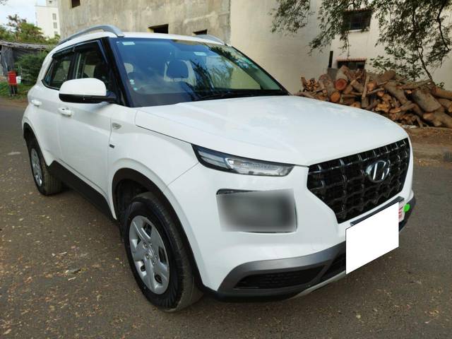 https://images10.gaadi.com/usedcar_image/3970144/original/processed_1cf20aea93e68d5ac6ce5f82d7780bb3.jpg?imwidth=6400