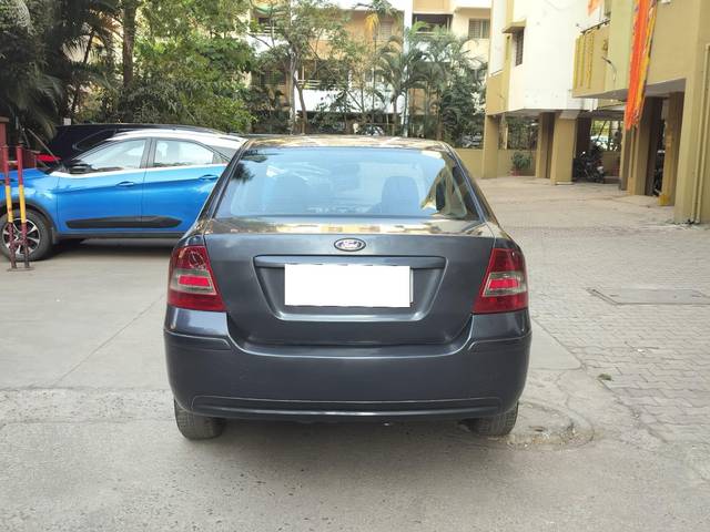 https://images10.gaadi.com/usedcar_image/3970424/original/processed_41acea0ca225e62280b2730a801e990d.jpg?imwidth=6402