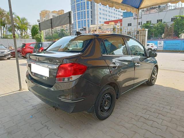 https://images10.gaadi.com/usedcar_image/3970491/original/processed_783fdd40a5a68200e9d78d06ed16003d.jpeg?imwidth=6402