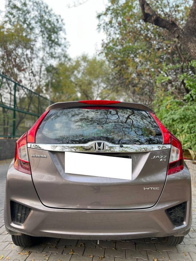 https://images10.gaadi.com/usedcar_image/3970553/original/processed_3d207e92541633c5716375fdf8c5d353.jpg?imwidth=6401