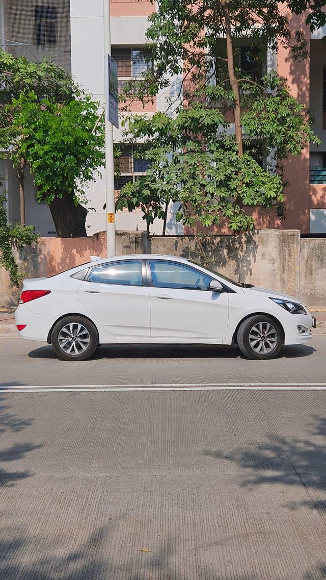 https://images10.gaadi.com/usedcar_image/3970697/original/processed_51ffff697f688f8115f3ac4bb30f2a64.jpg?imwidth=6401