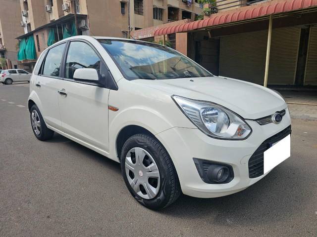 https://images10.gaadi.com/usedcar_image/3971496/original/processed_b41f2c426fc6841b1f13d21cc30dd3dd.jpg?imwidth=6400