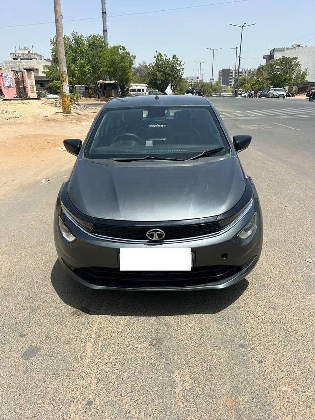 https://images10.gaadi.com/usedcar_image/3971497/original/processed_33abeca4e5e3a9a04d2737dcea6d8969.jpg?imwidth=6401