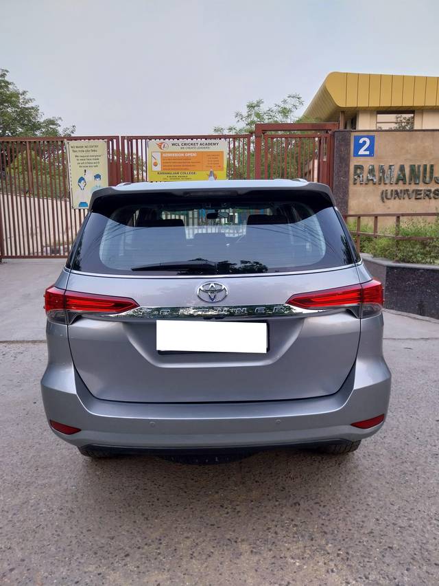 https://images10.gaadi.com/usedcar_image/3972737/original/processed_411162f1a127347a791836554bfcb4a8.jpg?imwidth=6402