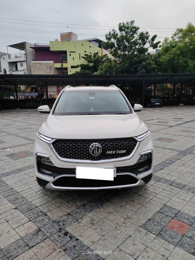 https://images10.gaadi.com/usedcar_image/3973366/original/processed_336ba989946d763de80011acfc287f18.jpg?imwidth=6400