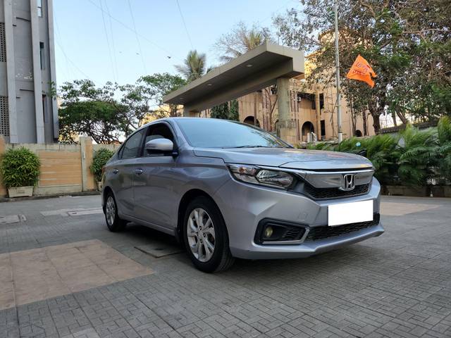 https://images10.gaadi.com/usedcar_image/3973909/original/processed_dbc276360eb51a61e5610e806ca3f81d.jpg?imwidth=6400