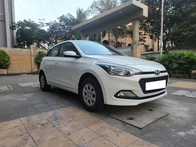 https://images10.gaadi.com/usedcar_image/3973945/original/processed_7309dbf1b11ef222afac234049d53761.jpg?imwidth=6400