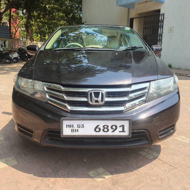 https://images10.gaadi.com/usedcar_image/3975479/original/processed_1d7147328da1e2834d2e7cc39a2890bc.jpg?imwidth=6402