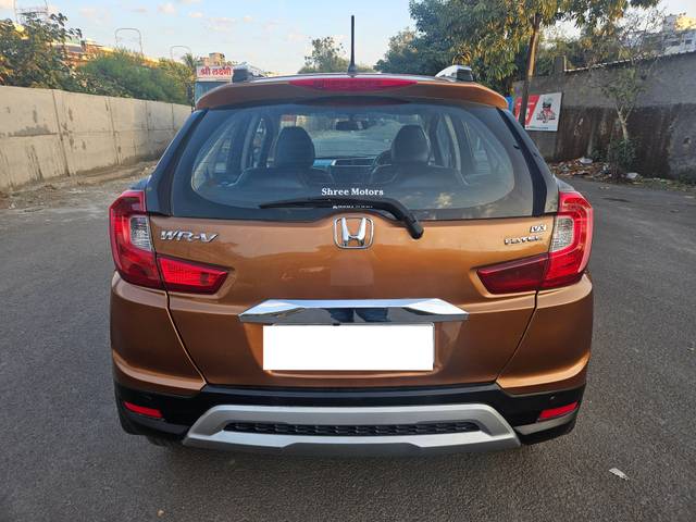 https://images10.gaadi.com/usedcar_image/3975860/original/processed_1018e5d8a20ccbf79f0b62d08795d170.jpg?imwidth=6401