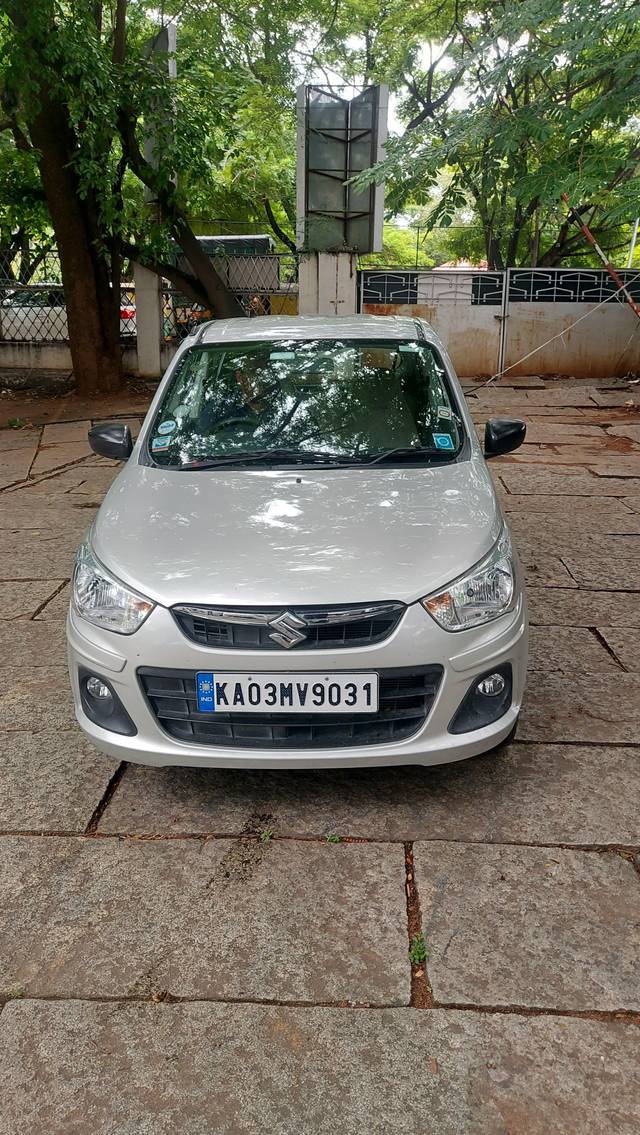 https://images10.gaadi.com/usedcar_image/3976743/original/processed_e9d05e853fffc67734d1e35822a5ac7b.jpg?imwidth=6400