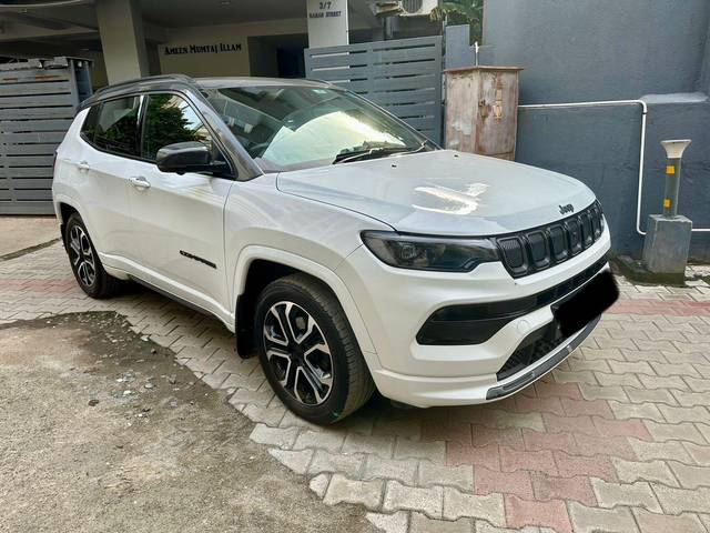 https://images10.gaadi.com/usedcar_image/3977061/original/processed_5a7a9c159cb17eb12cd1a6069b4a3e13.jpg?imwidth=6400