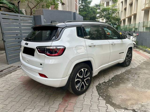 https://images10.gaadi.com/usedcar_image/3977061/original/processed_93b3976ea1a442b5b9faca3b136ad217.jpg?imwidth=6401