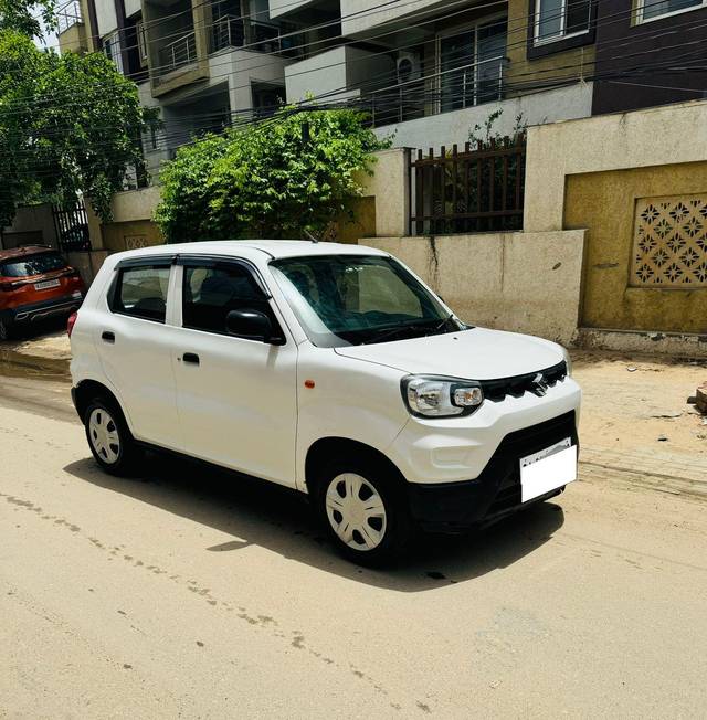 https://images10.gaadi.com/usedcar_image/3978078/original/processed_5ac72d9a023d94027b4b3deb331f95dd.jpg?imwidth=6400