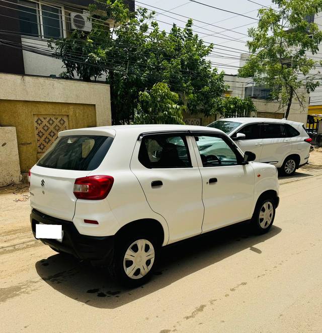 https://images10.gaadi.com/usedcar_image/3978078/original/processed_b3ca2cfa372c134d571259a88a5ba17c.jpg?imwidth=6401