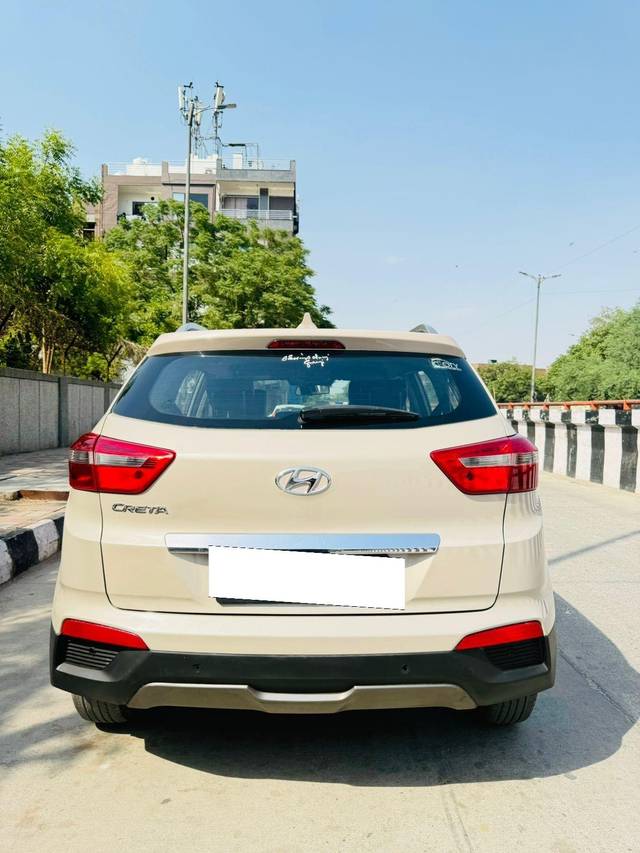 https://images10.gaadi.com/usedcar_image/3983566/original/processed_311b3121ccf5bda621eb08a8c25d92f8.jpg?imwidth=6402