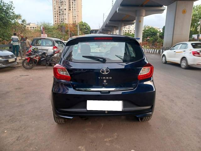 https://images10.gaadi.com/usedcar_image/3983649/original/processed_processed_8273e8efbd9030e36ecd6f8282d5507e.jpg?imwidth=6401