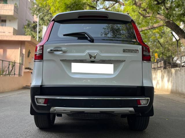 https://images10.gaadi.com/usedcar_image/3984042/original/processed_ee62d5666940ada6d2fa7141b1c6a1ff.jpg?imwidth=6402