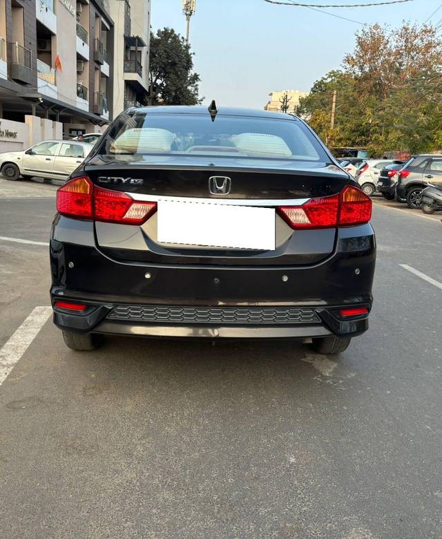 https://images10.gaadi.com/usedcar_image/3984677/original/processed_448d049ef0954260458952068ce78d95.jpeg?imwidth=6401