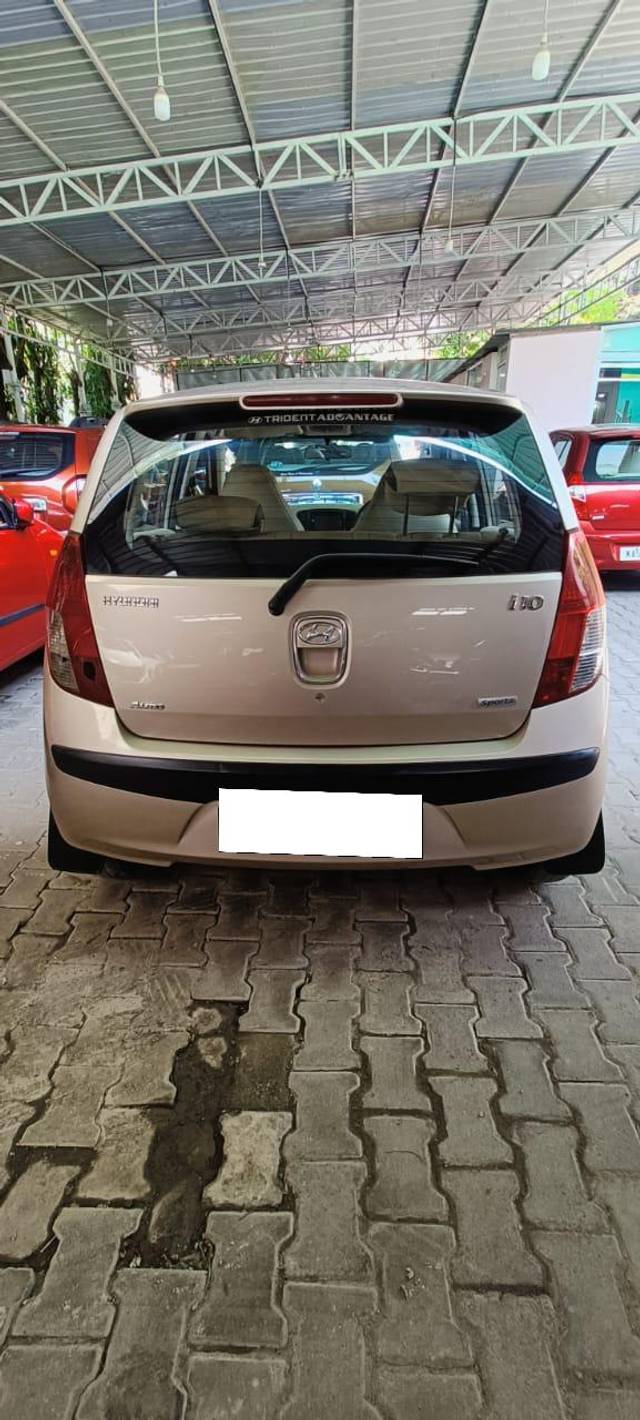 https://images10.gaadi.com/usedcar_image/3985972/original/processed_e7cf50377c49db2b8d7bb56017e6bb03.jpg?imwidth=6402